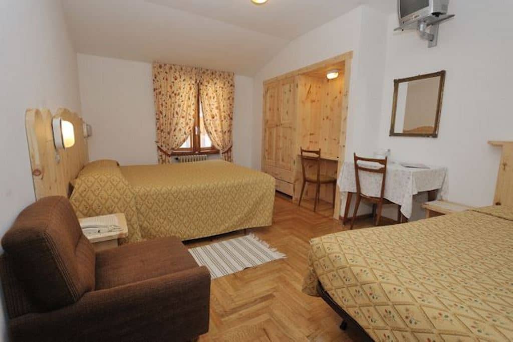 rooms-standard-double-room-4-pax