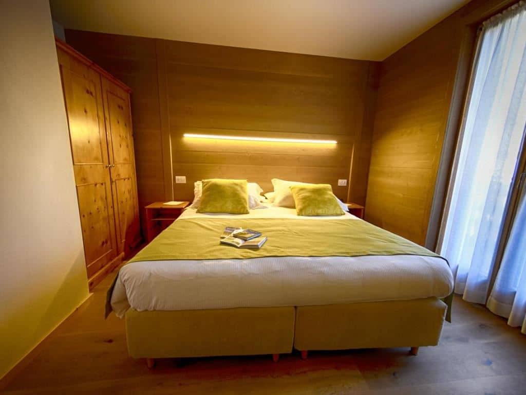 rooms-classic-room