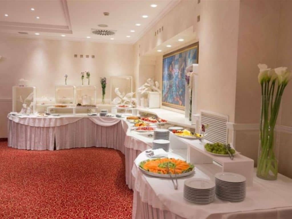 restaurants-restaurant