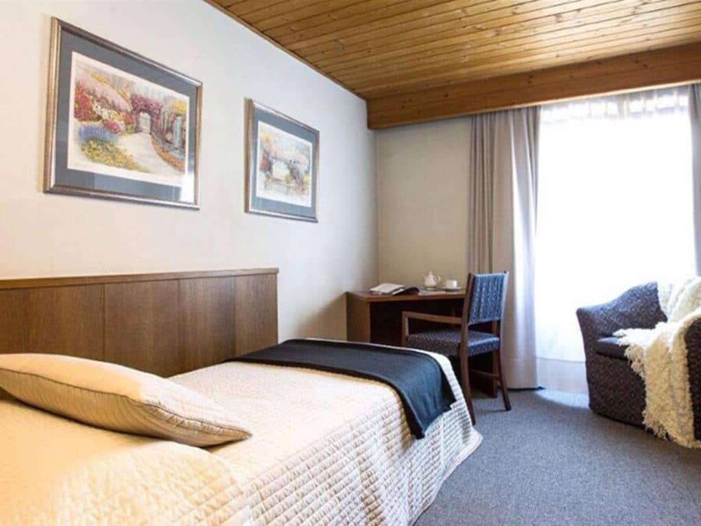 rooms-classic-room