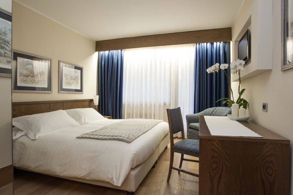 rooms-classic-room