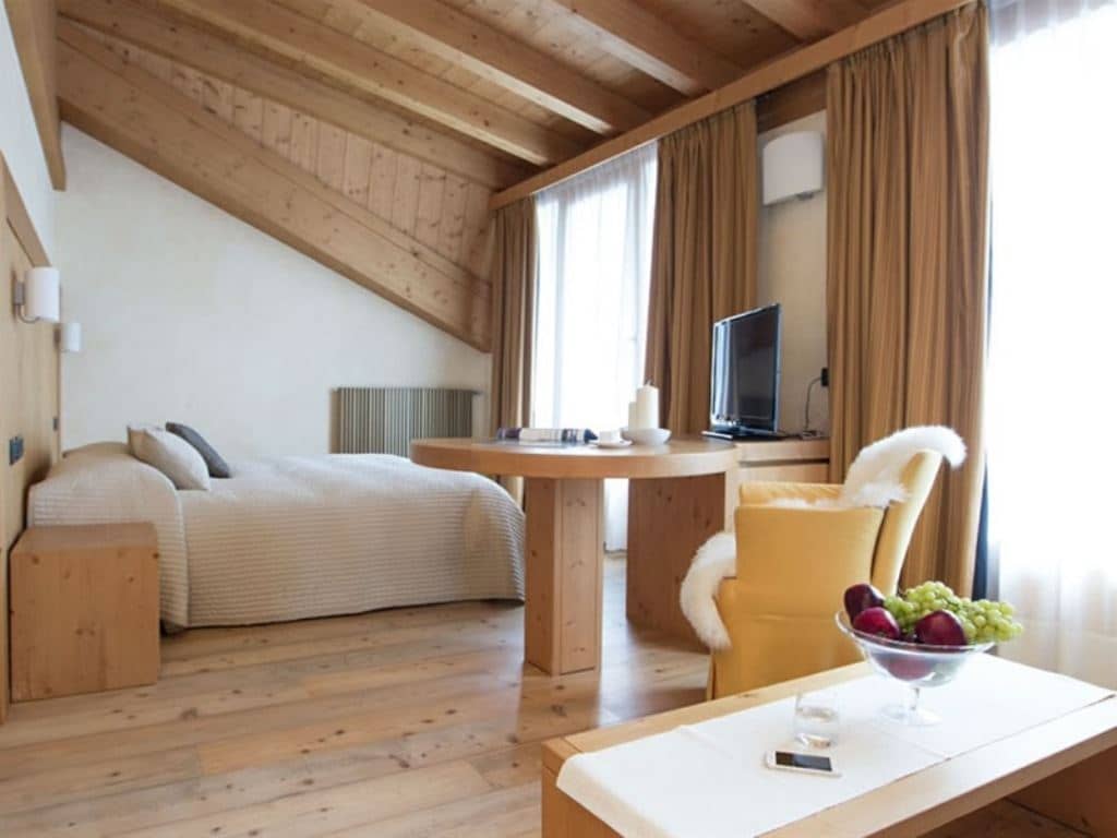 rooms-classic-room