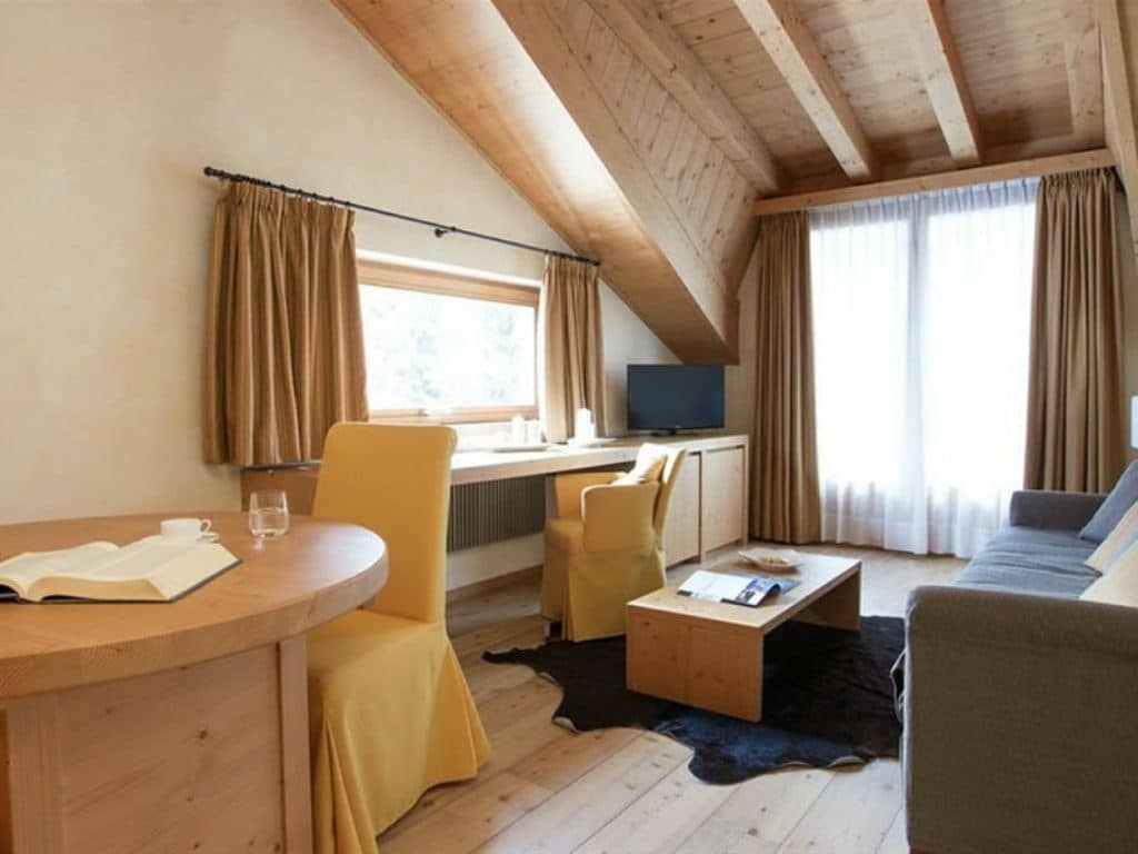 rooms-classic-room