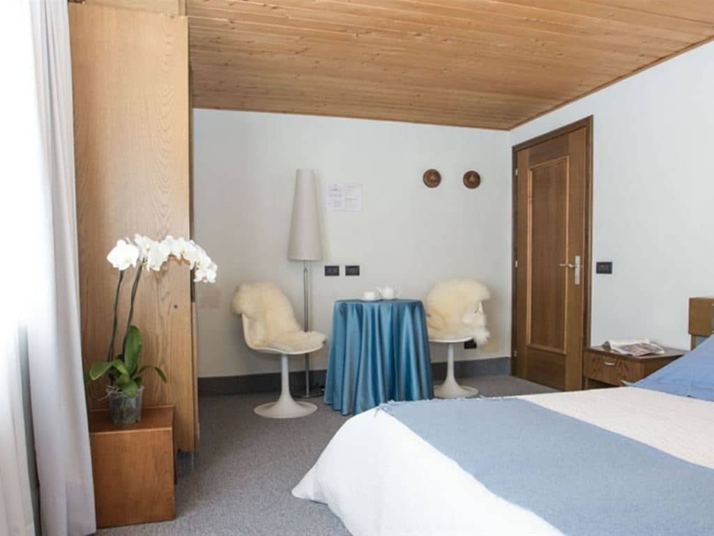 rooms-classic-room