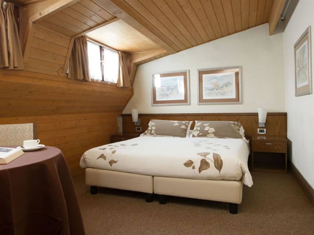 rooms-classic-room