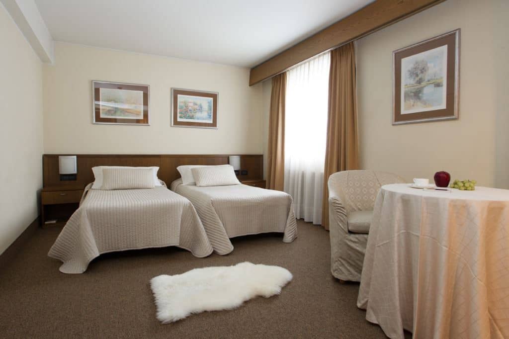 rooms-classic-room