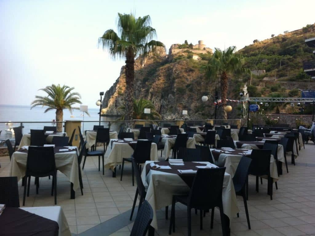 restaurants-restaurant