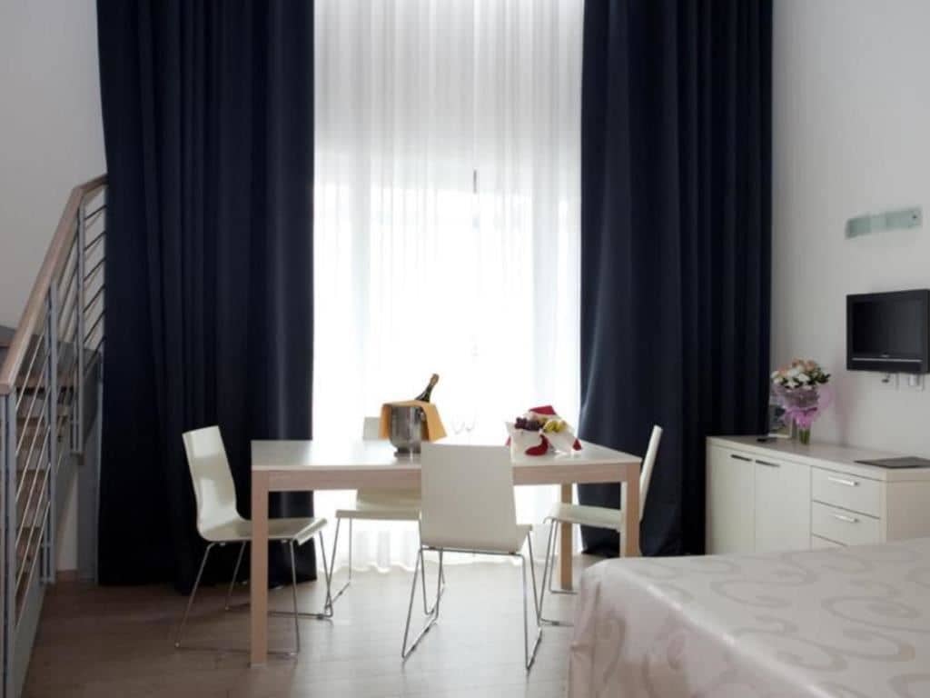 rooms-studio-superior-with-balcony