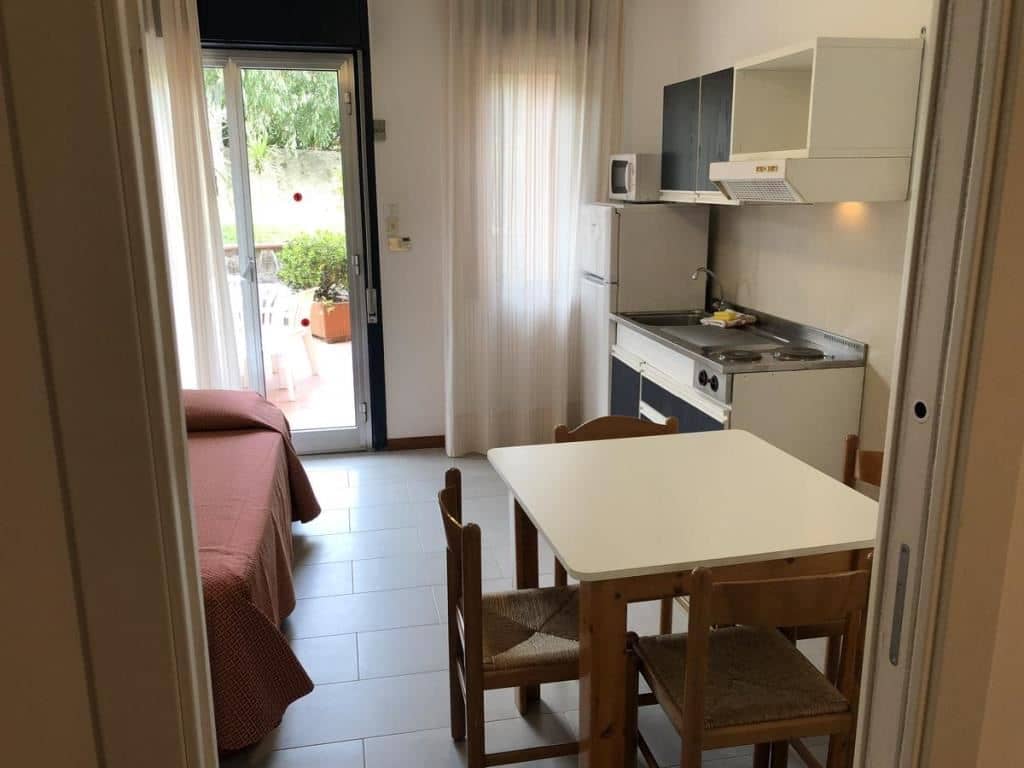 rooms-one-bedroom-3-pax-with-balcony-or-patio