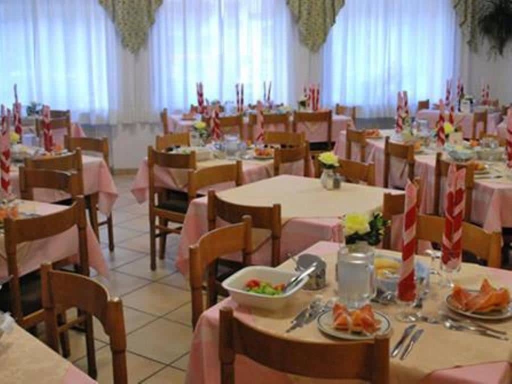 restaurants-restaurant