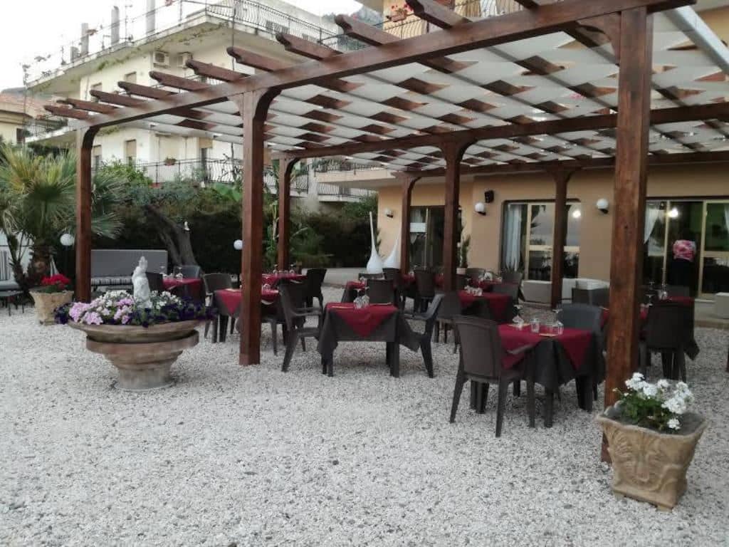 restaurants-restaurant