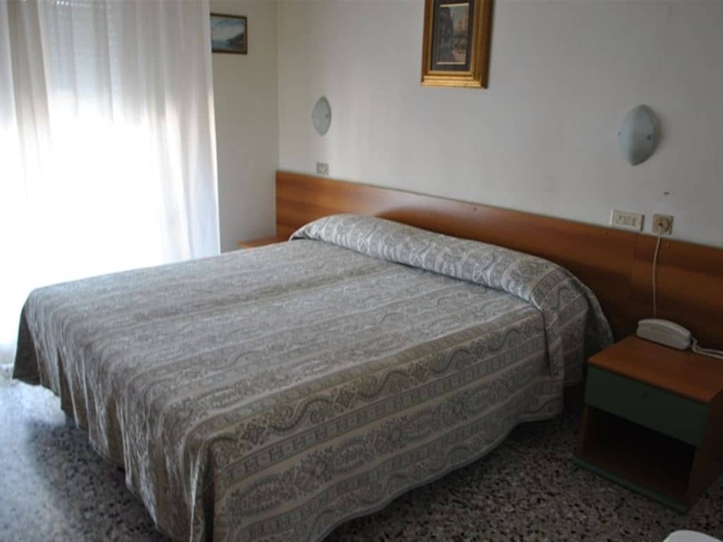 rooms-standard-room