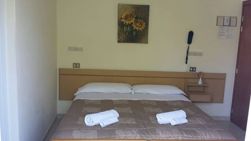 rooms-single-room