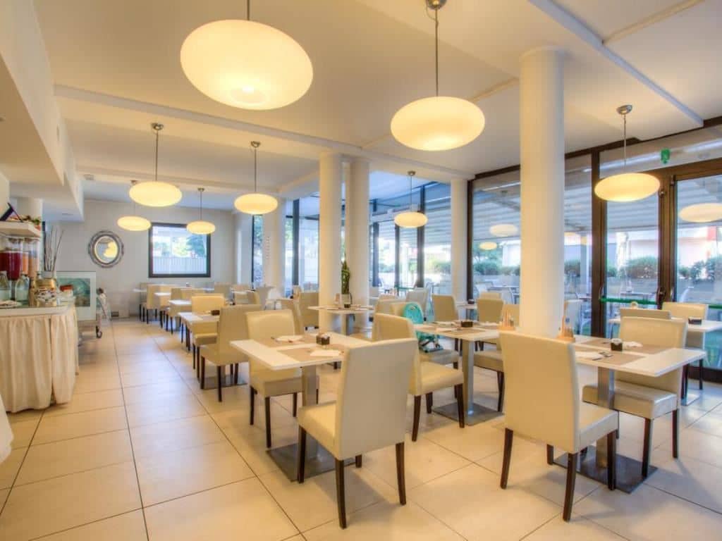 restaurants-restaurant