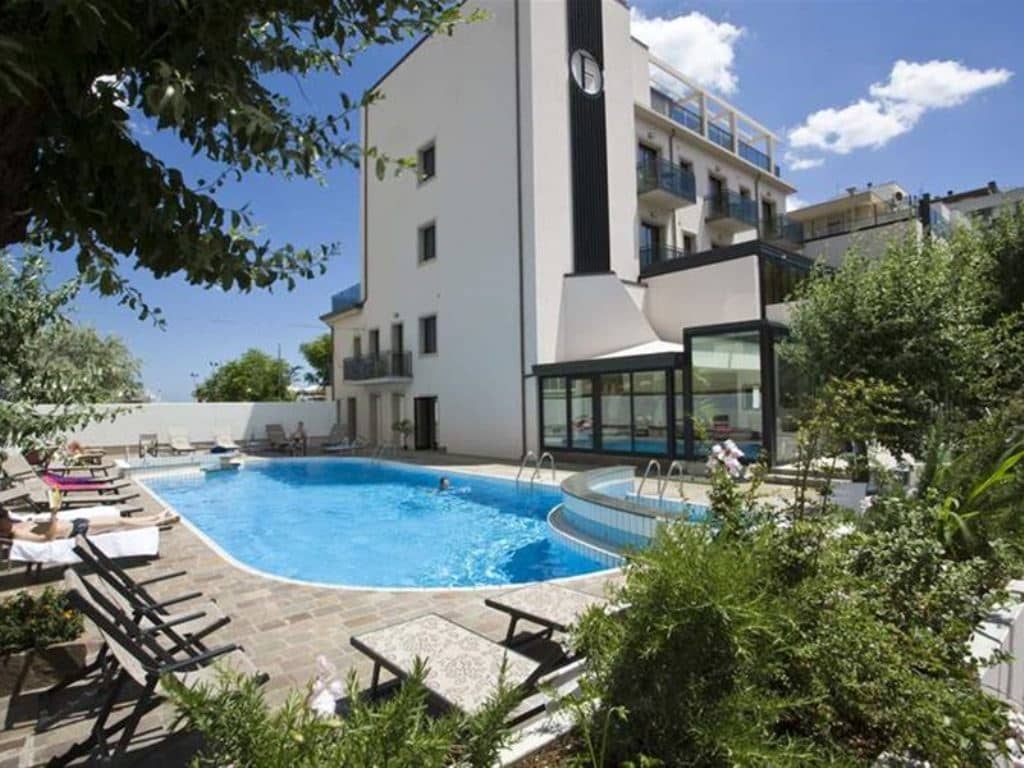 pools-outdoor-pool