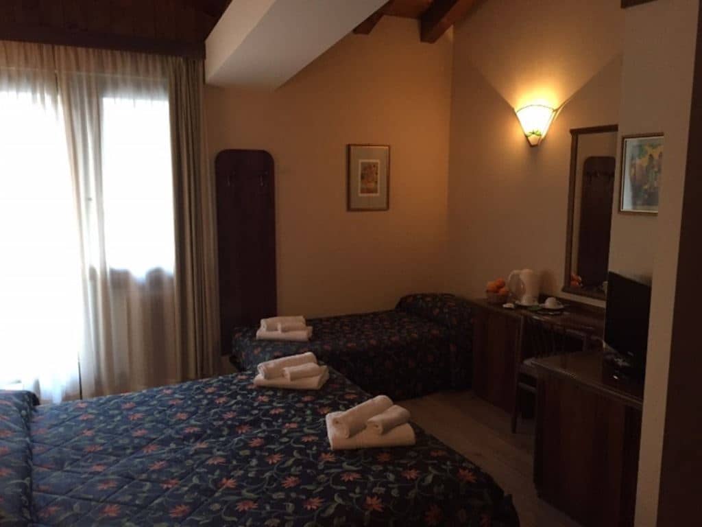 rooms-standard-room