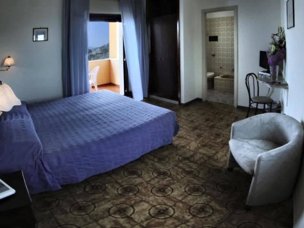 rooms-classic-room-etna-and-sea-view-with-balcony-or-terrace