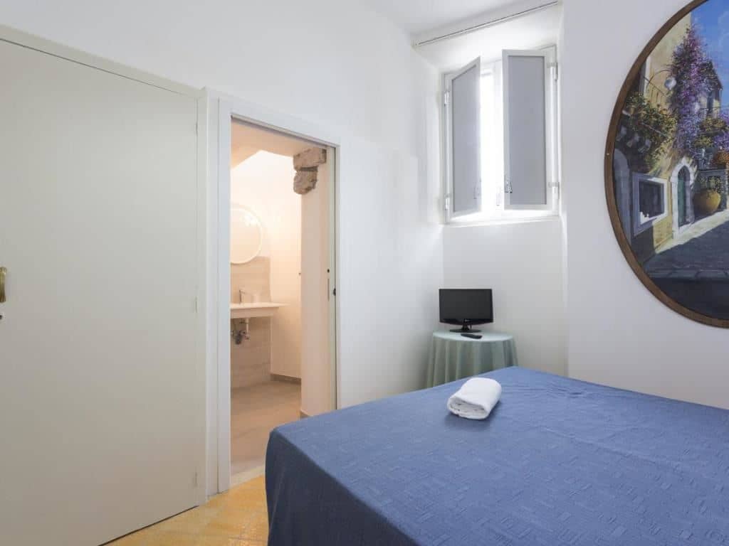 rooms-economy-room