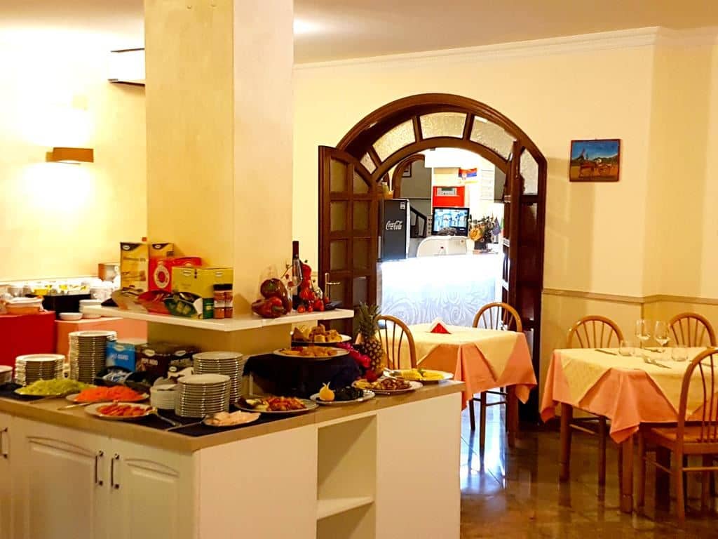 restaurants-restaurant