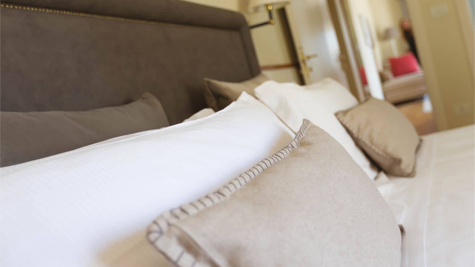 rooms-classic-room