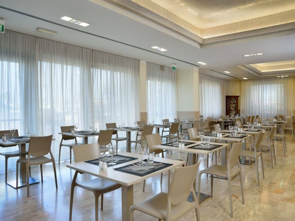 restaurants-restaurant