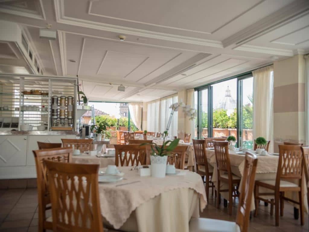 restaurants-breakfasat-room