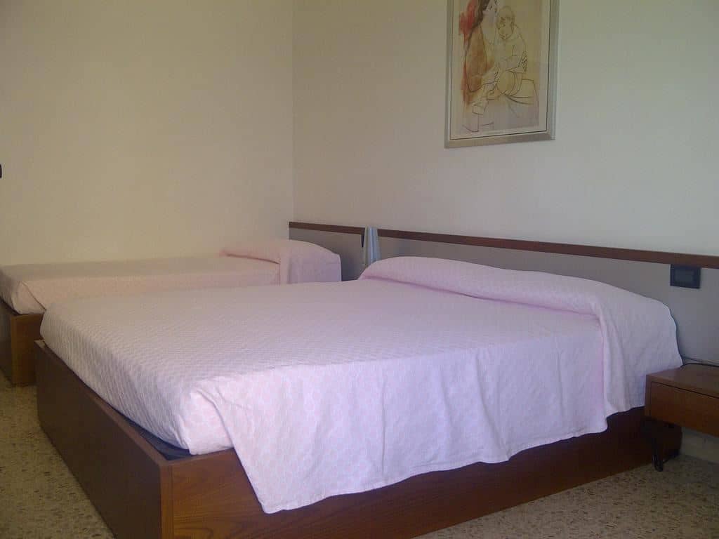 rooms-standard-room-lateral-sea-view-with-balcony