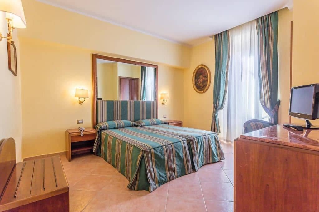 rooms-standard-room