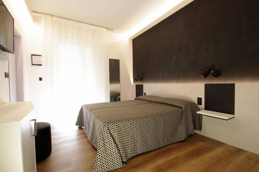 rooms-classic-room-balcony