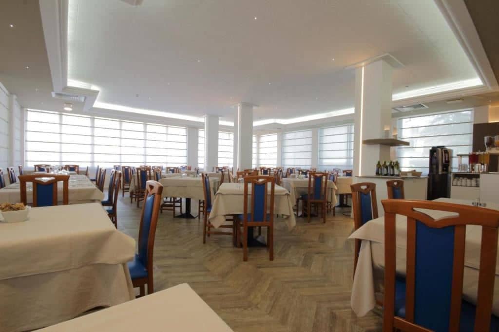 restaurants-restaurant