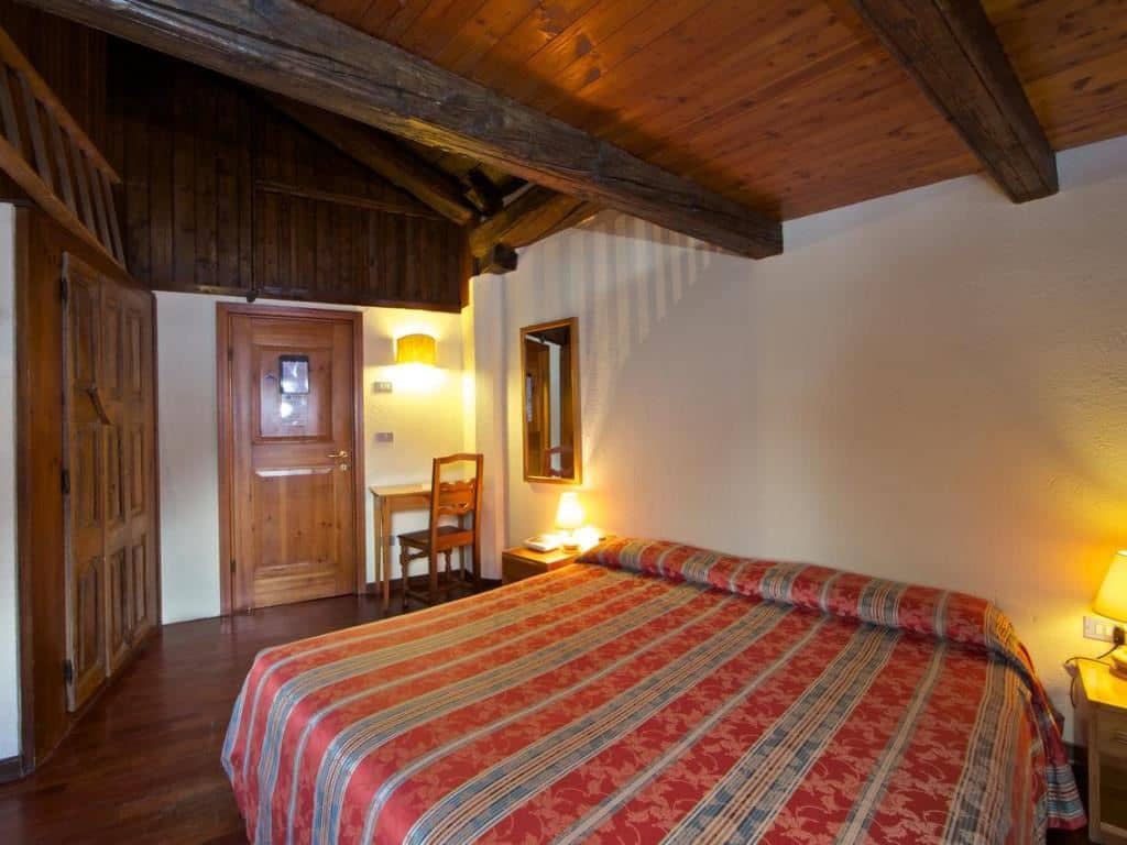 rooms-standard-double-room