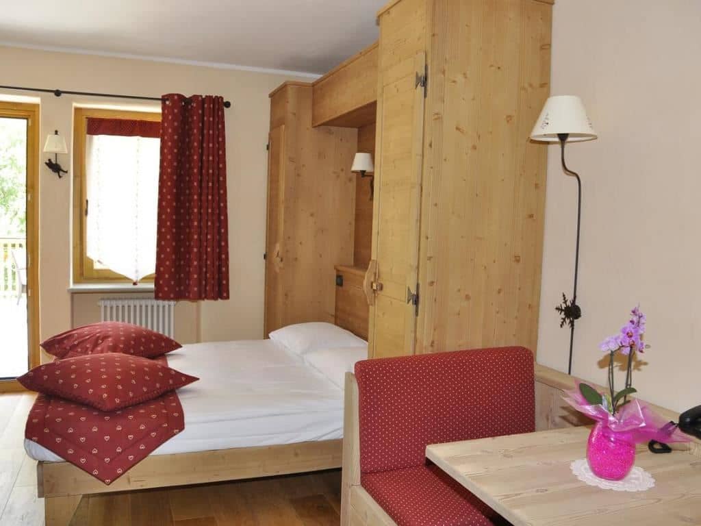rooms-standard-room
