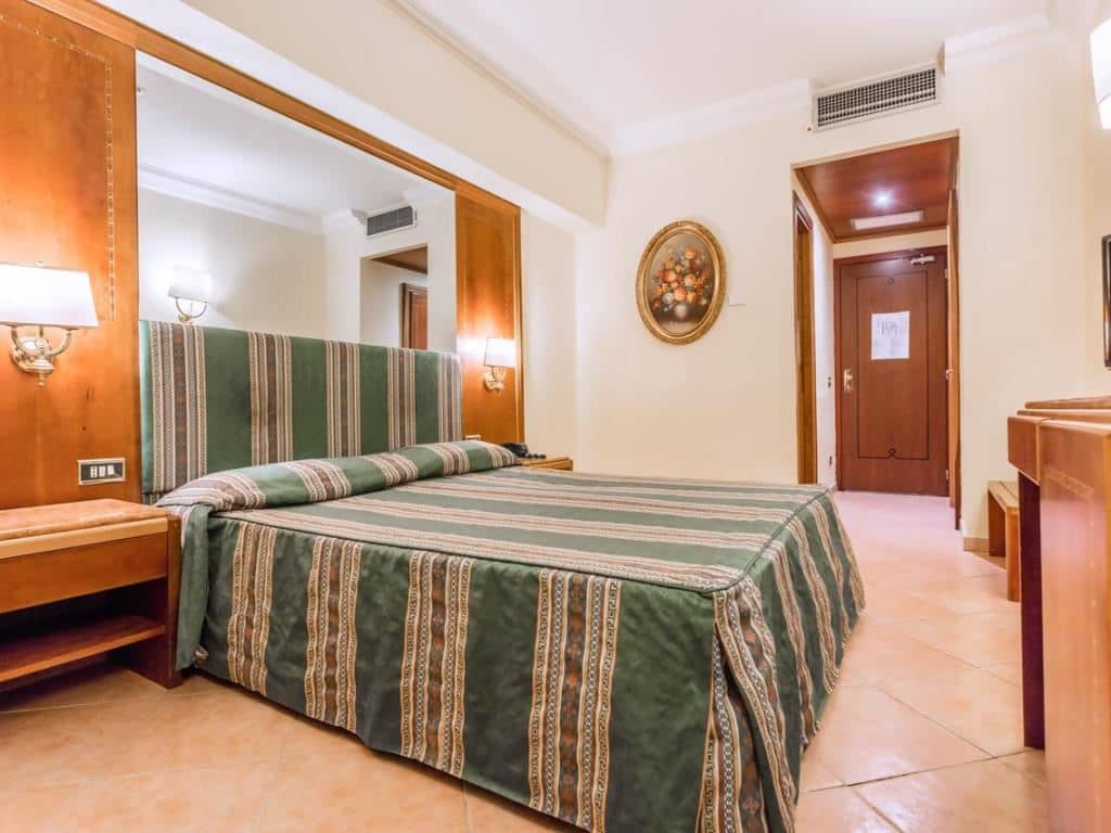 rooms-standard-room