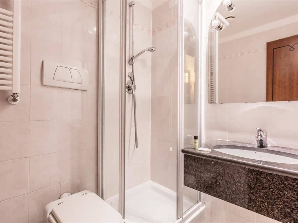 rooms-standard-room