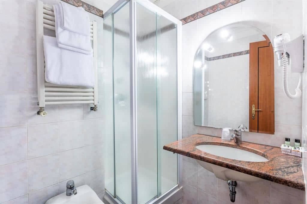 rooms-standard-room