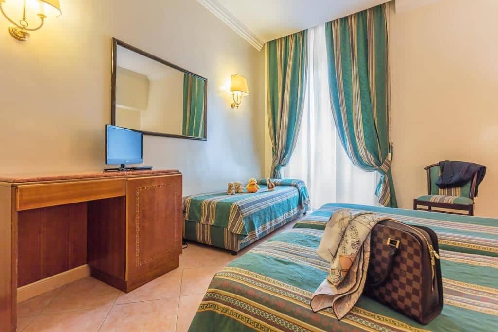 rooms-standard-room-triple