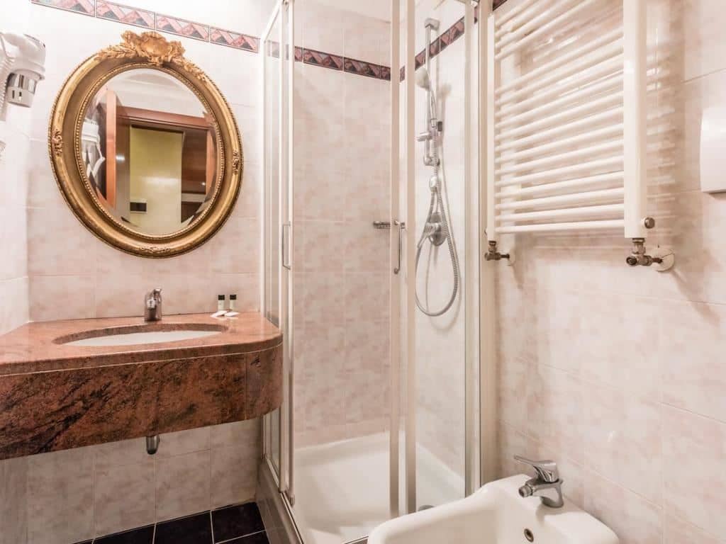 rooms-standard-room