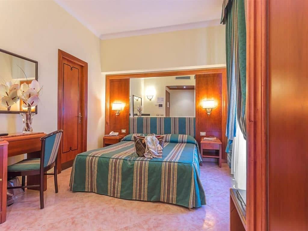 rooms-standard-room