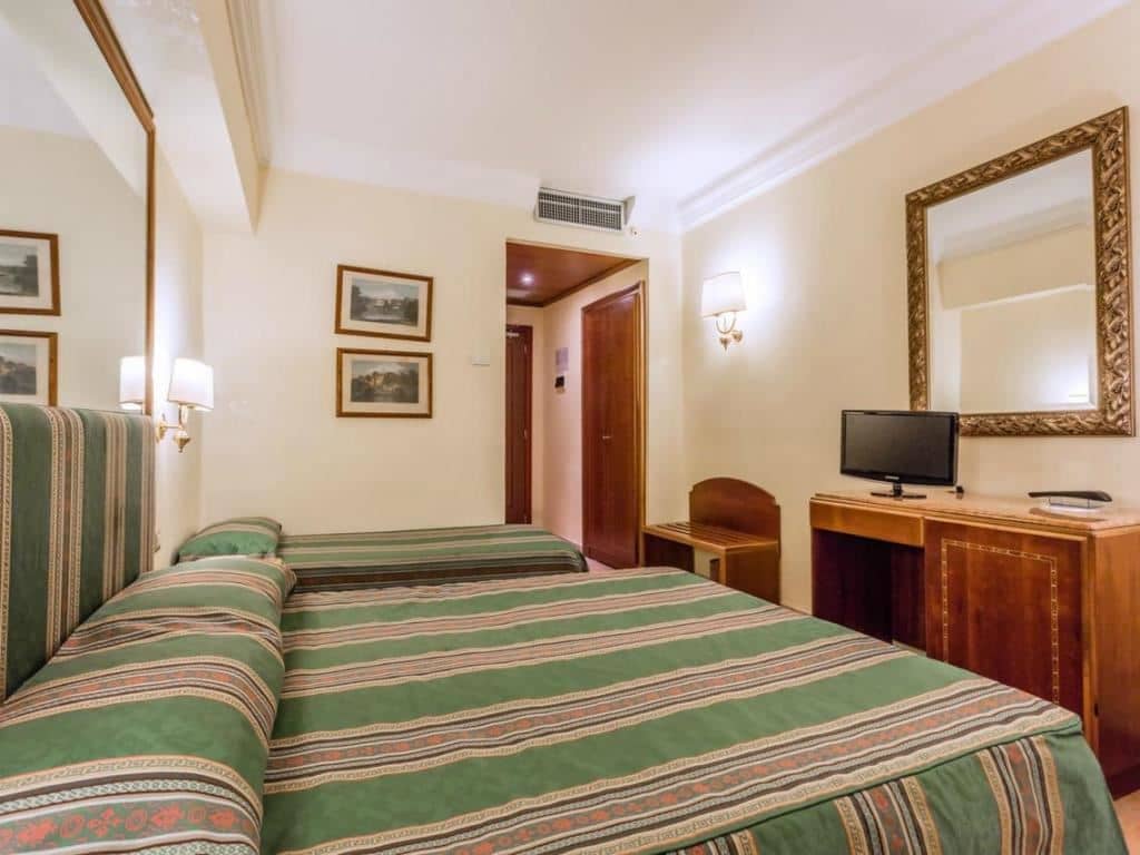 rooms-standard-room-triple