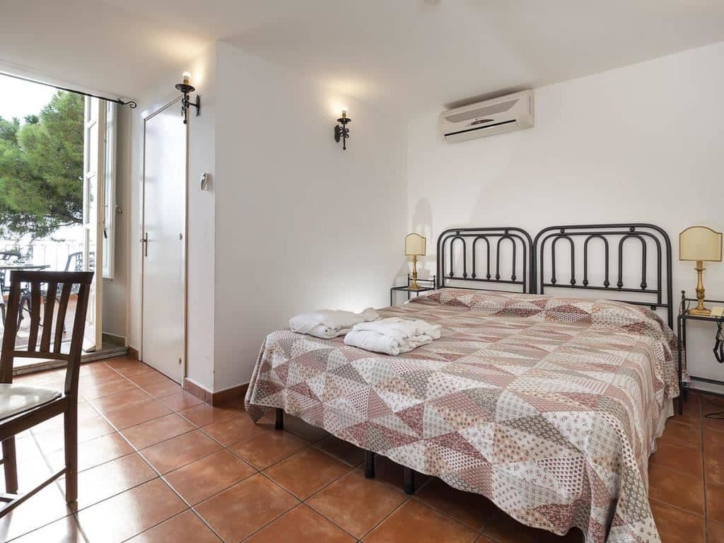 rooms-sea-view-room-with-balcony