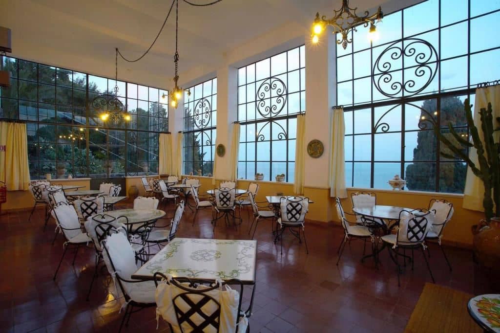 restaurants-restaurant