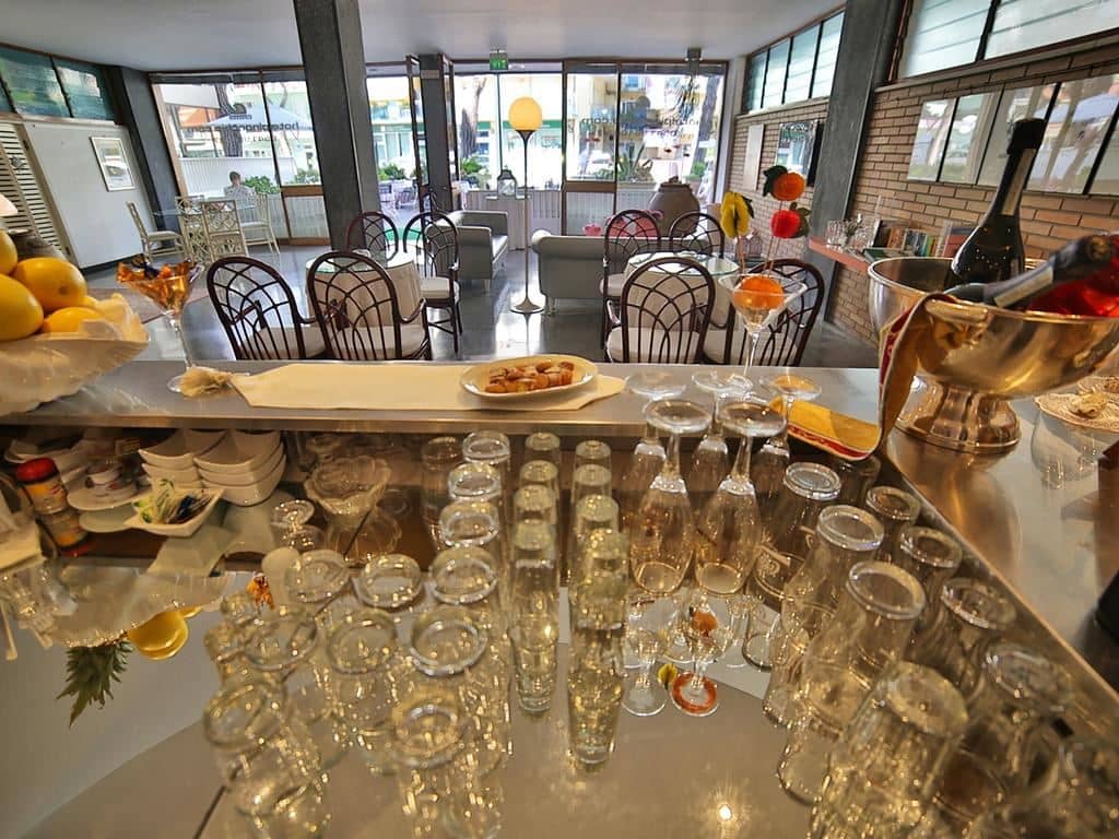 restaurants-restaurant