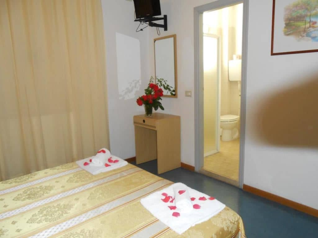 rooms-standard-room