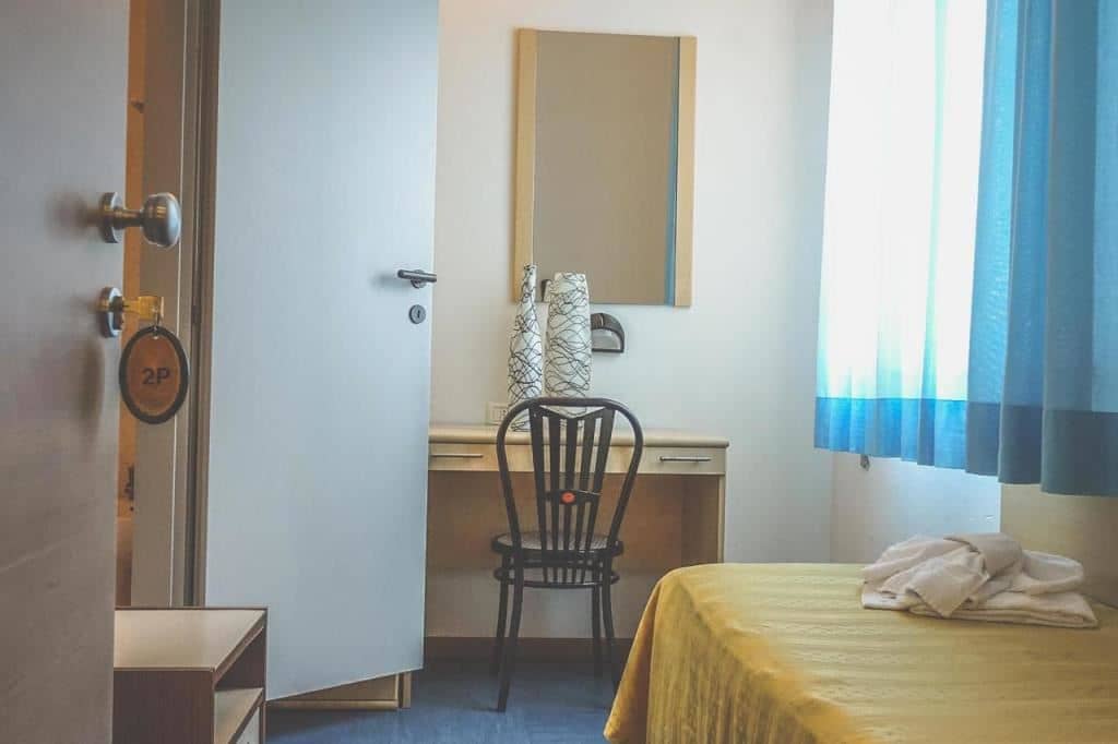 rooms-standard-room