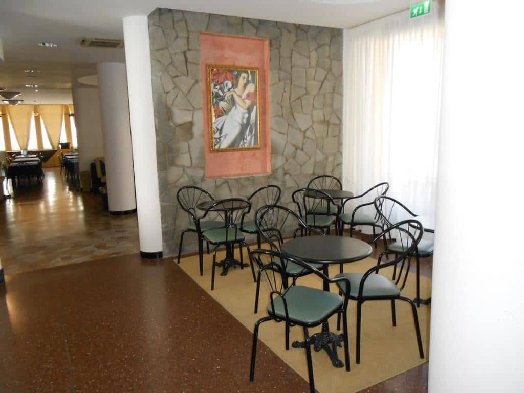 restaurants-restaurant