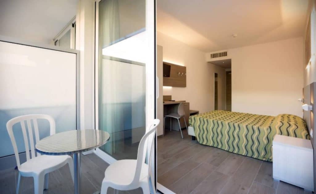 rooms-standard-room