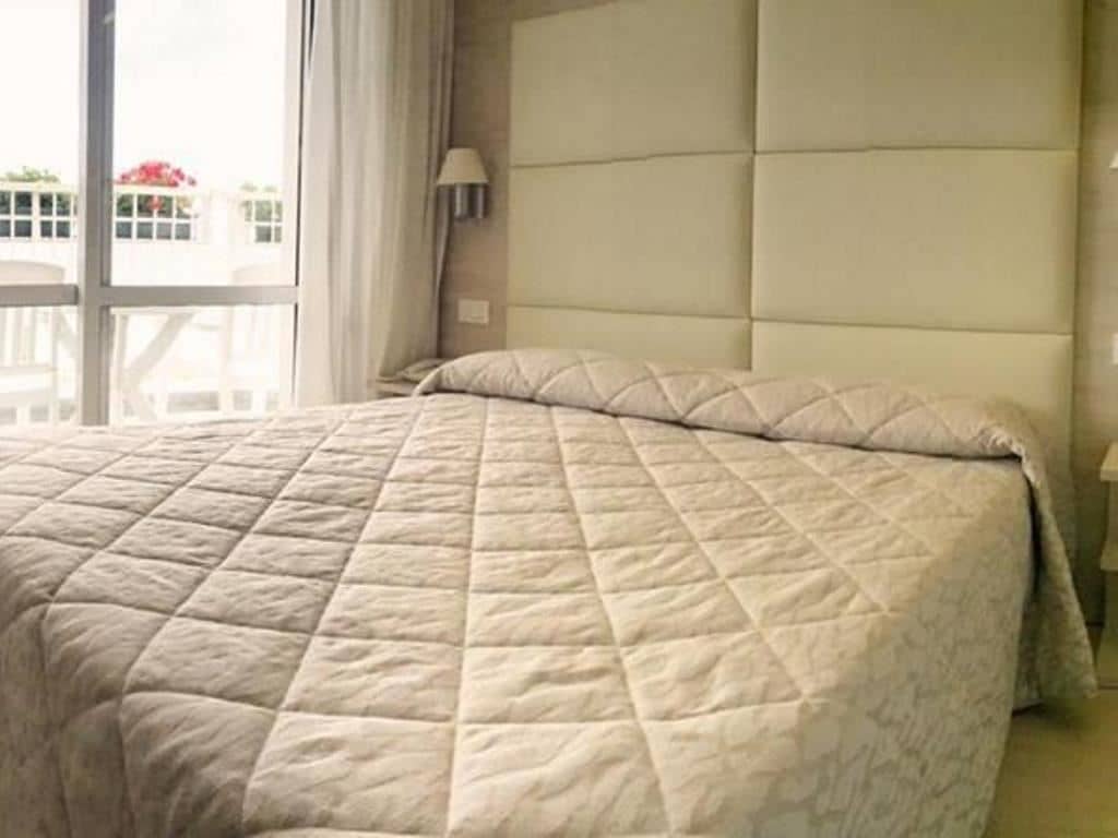 rooms-standard-room-side-sea-view
