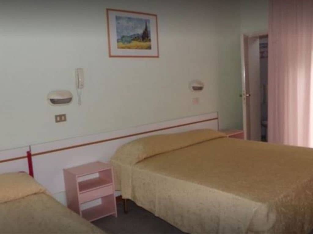 rooms-standard-room-with-balcony