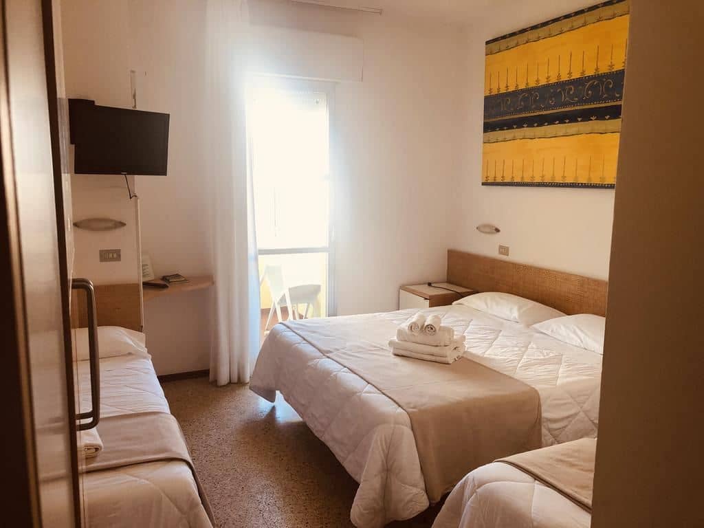 rooms-standard-room-with-balcony