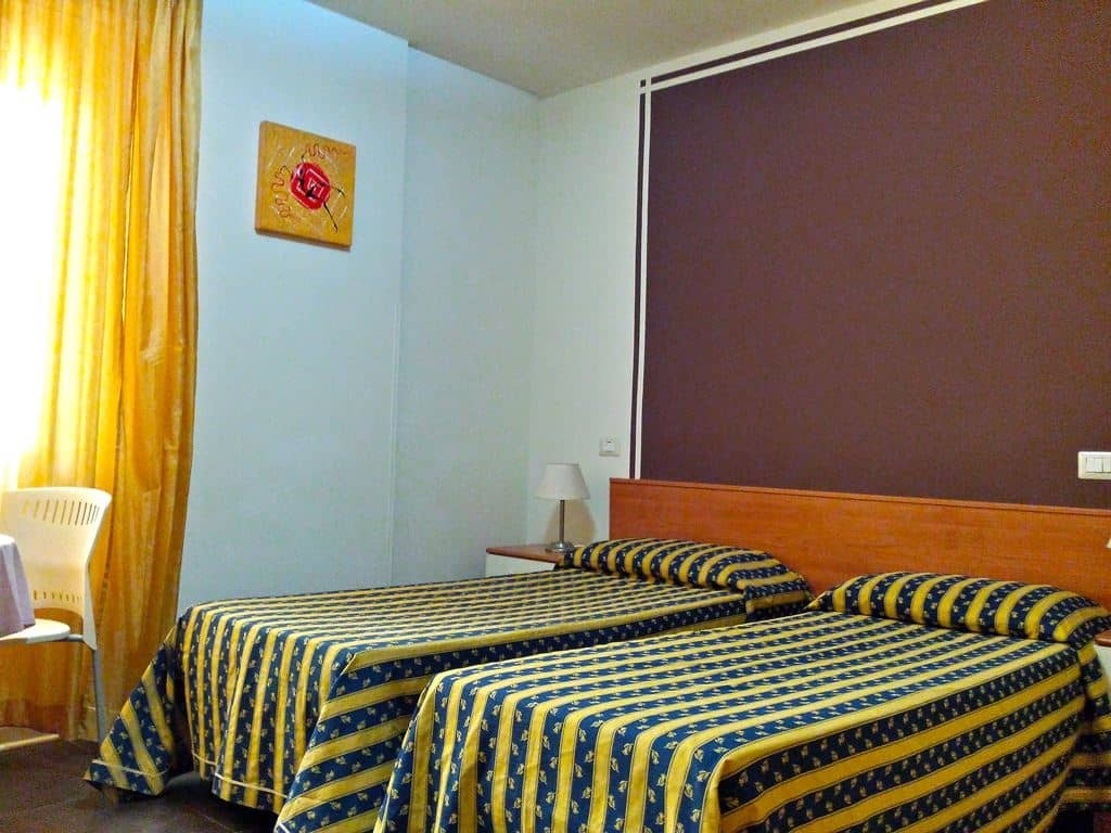 rooms-classic-room